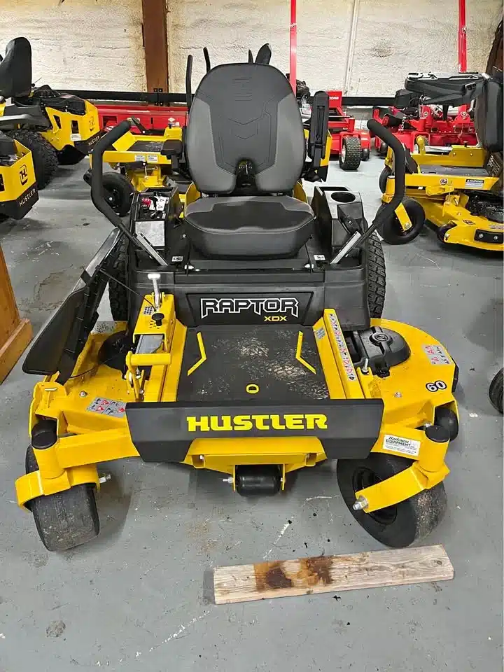 Photo de la Galerie 1 pour 2026 Hustler Equipment Raptor XDX Tracteur à pelouse