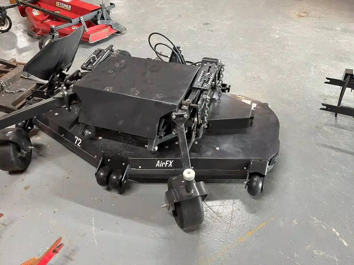 Photo de la Galerie 1 pour Steiner 72" AirFX Mower Deck