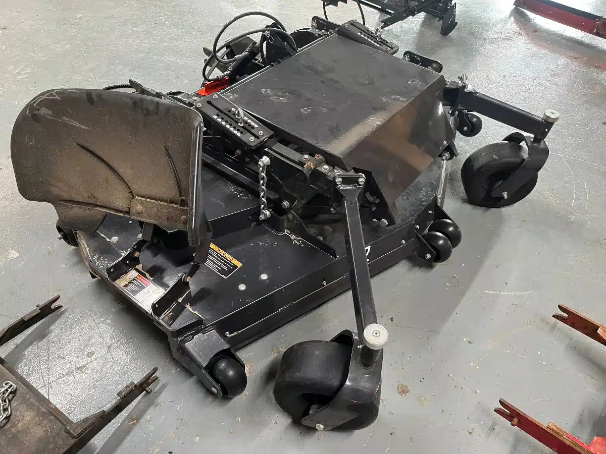 Photo de la Galerie 2 pour Steiner 72" AirFX Mower Deck