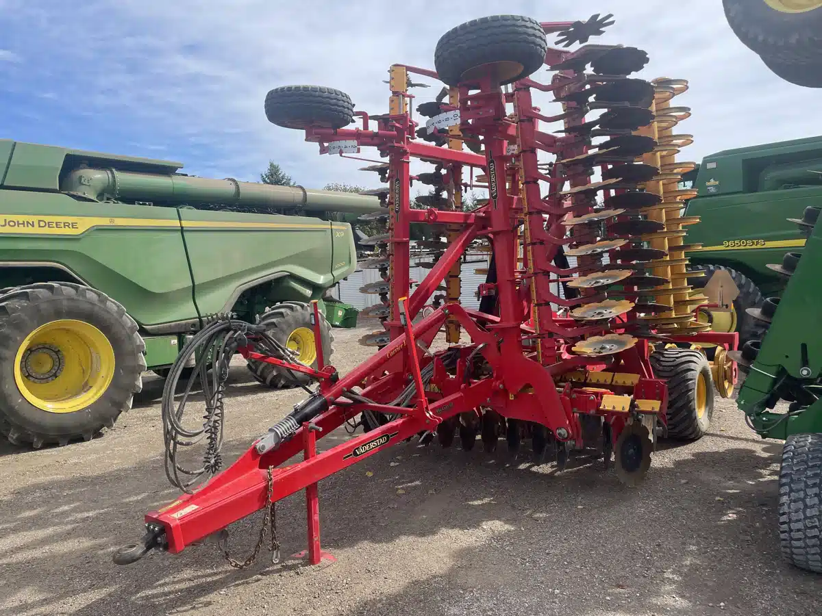 Gallery image 2 for Used 2016 Väderstad CL825L Disc High Speed