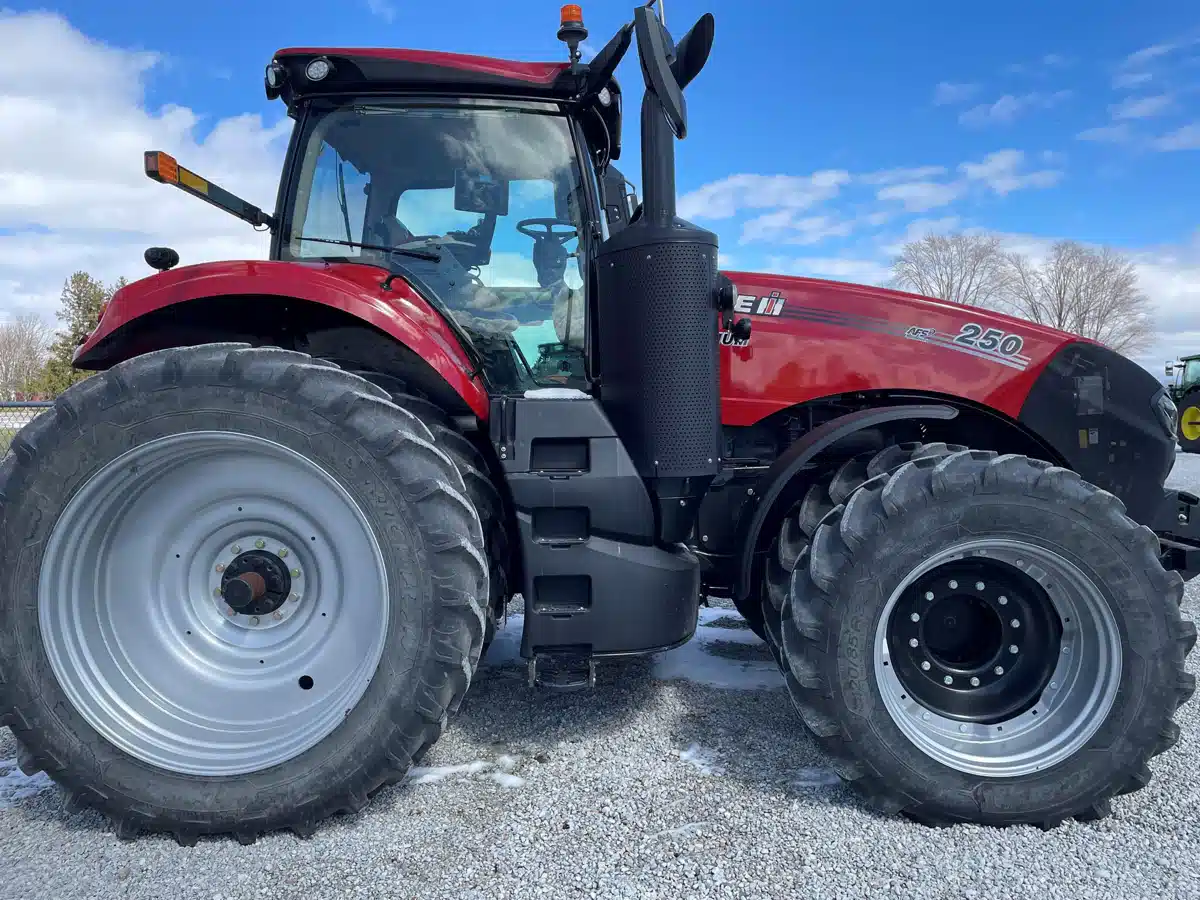 175 HP to 299 HP Tractors for sale