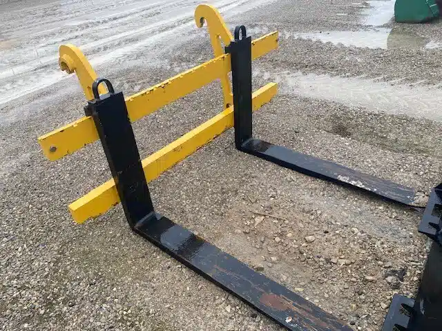 Gallery image 2 for Used John Deere 48" Pallet Fork