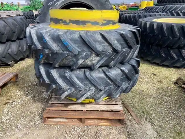 Gallery image 2 for Used Michelin 14.9R38 SNAP ON DUALS Tires