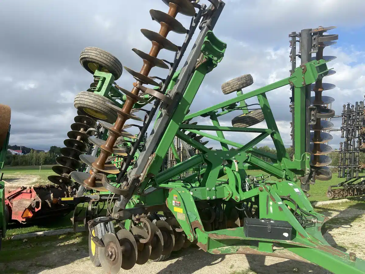 Gallery image 2 for Used 2014 John Deere 2623 Disc