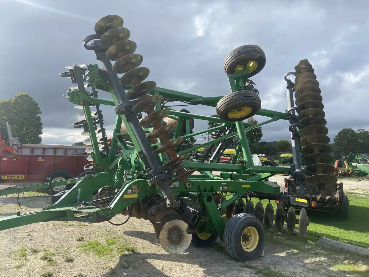 Gallery image 1 for Used 2014 John Deere 2623 Disc