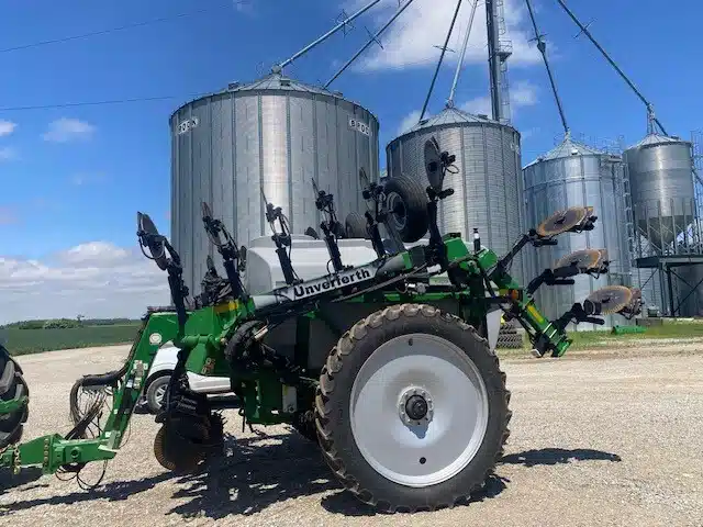 Gallery image 1 for Used Unverferth 1400 NUTRIMAX Side Dresser