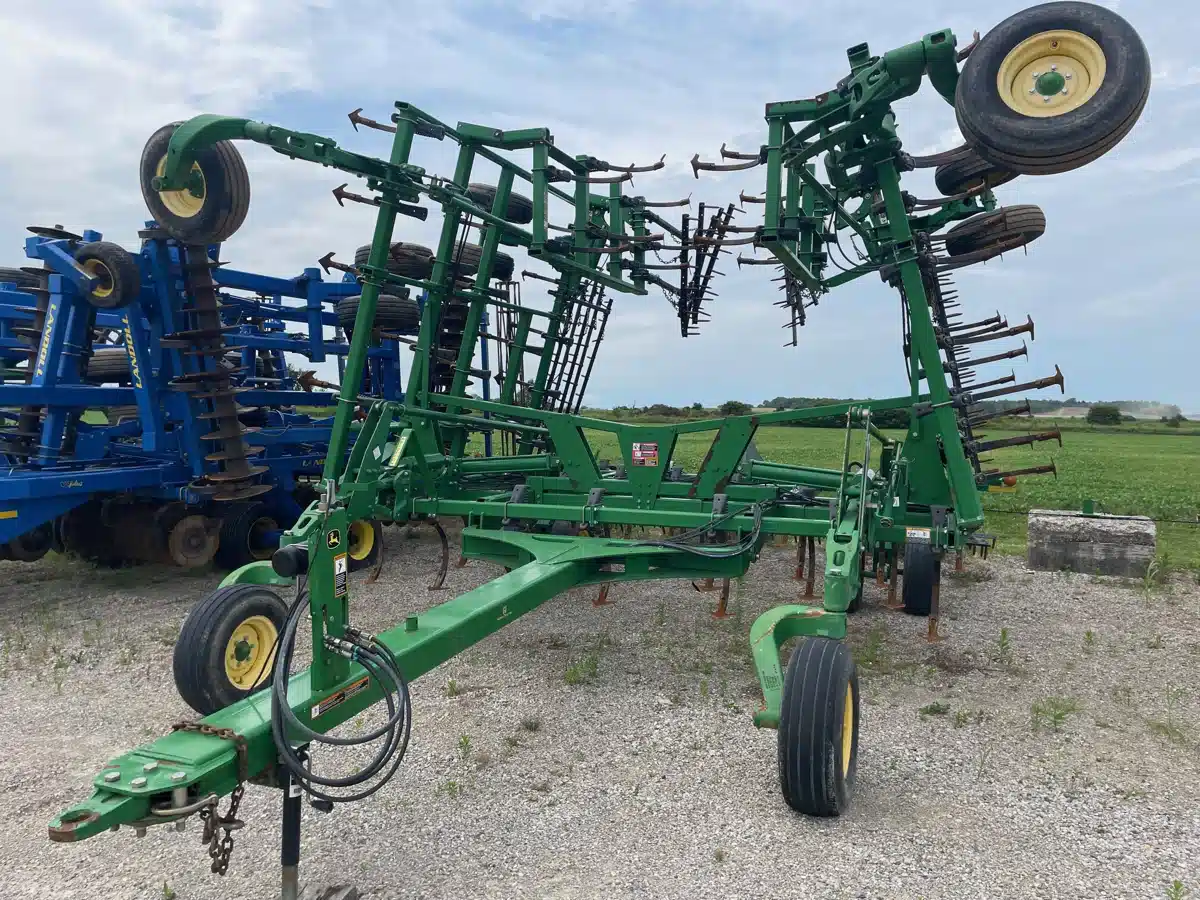 Gallery image 2 for Used 2014 John Deere 2210 Cultivator