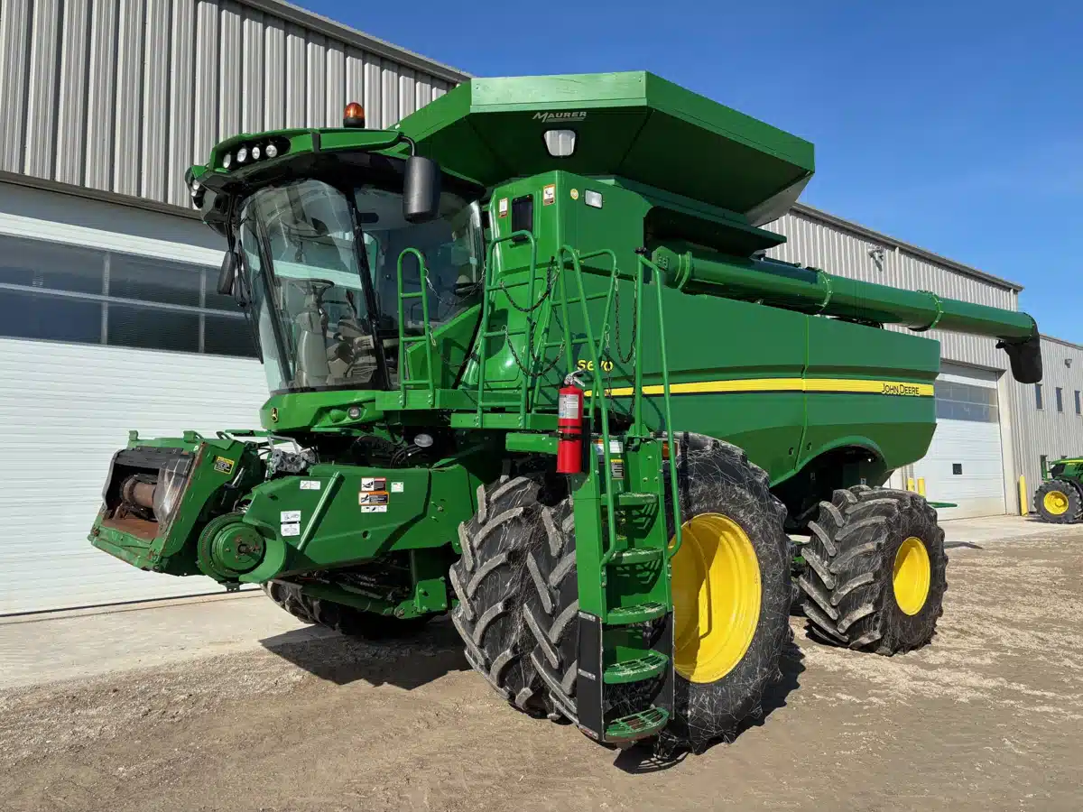Gallery image 1 for Used 2016 John Deere S670 Combine