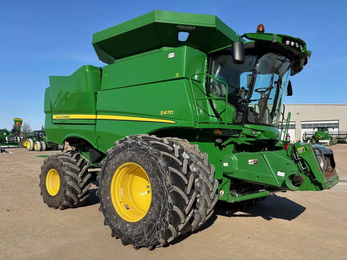 Gallery image 2 for Used 2016 John Deere S670 Combine