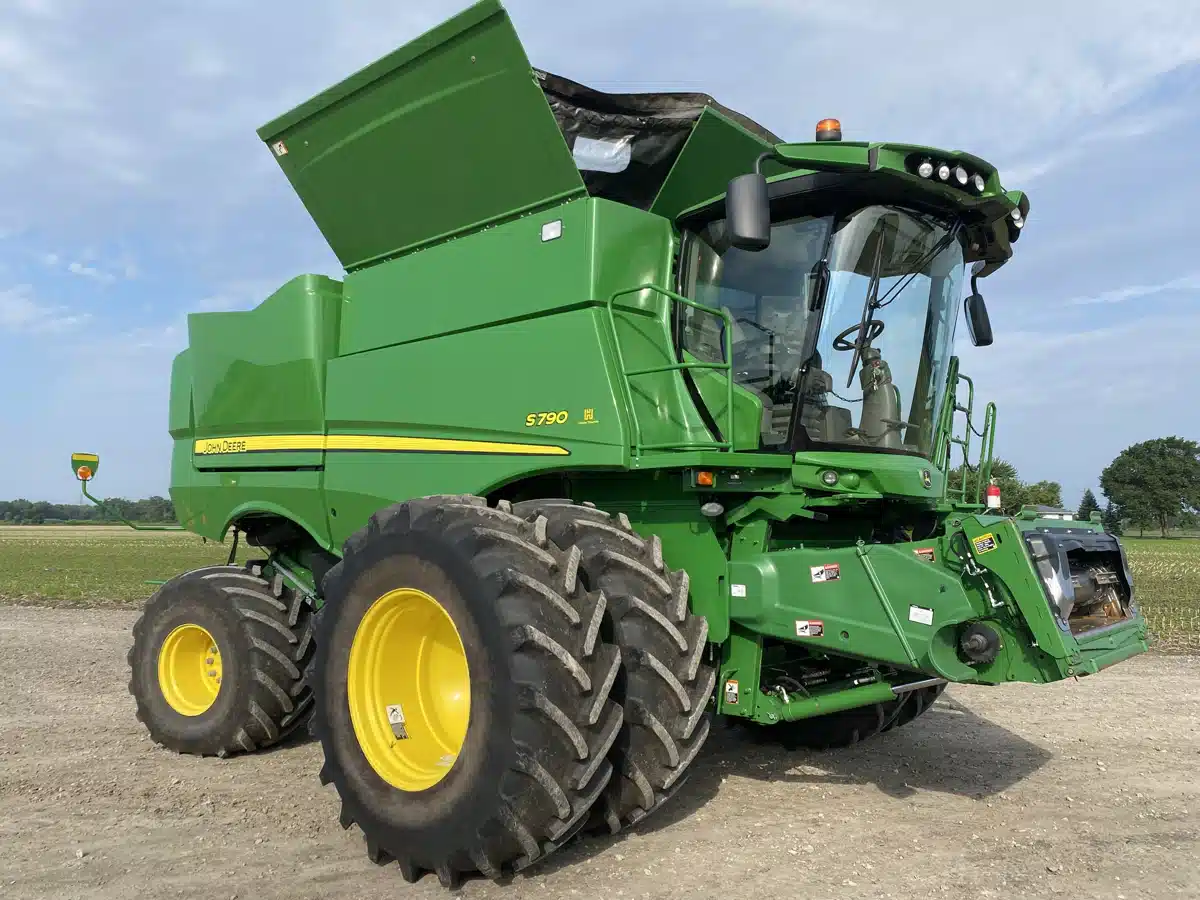 Gallery image 1 for Used 2019 John Deere S790 Combine