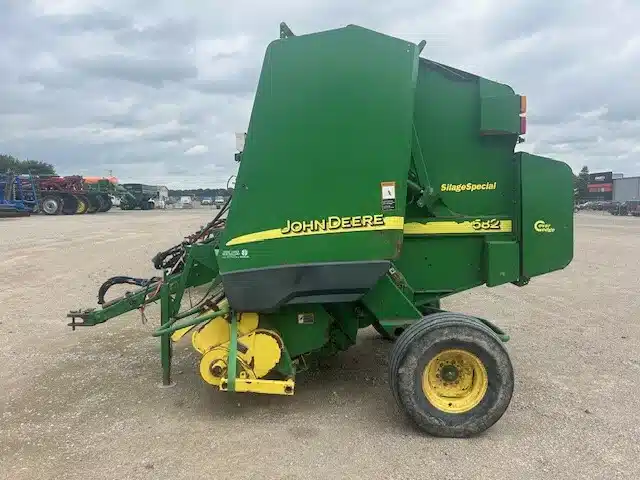 Gallery image 1 for Used 2005 John Deere 582SS Round Baler