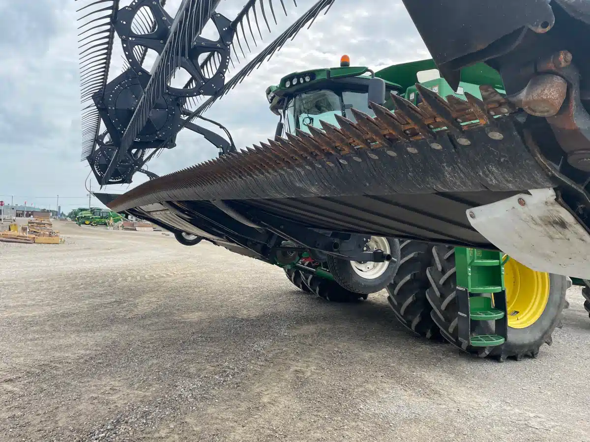 Gallery image 2 for Used 2009 MacDon FD70 Header - Flex Draper