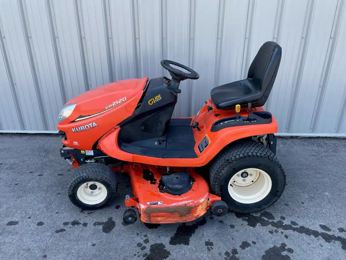 Gallery image 2 for Used Kubota GR2120 Lawn Tractor