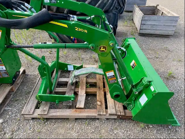 Gallery image 2 for Used John Deere 220R Front End Loader