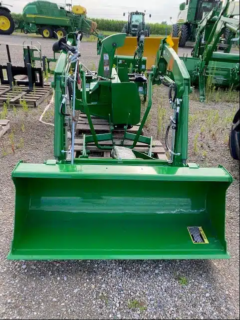 Gallery image 1 for John Deere 220R Front End Loader