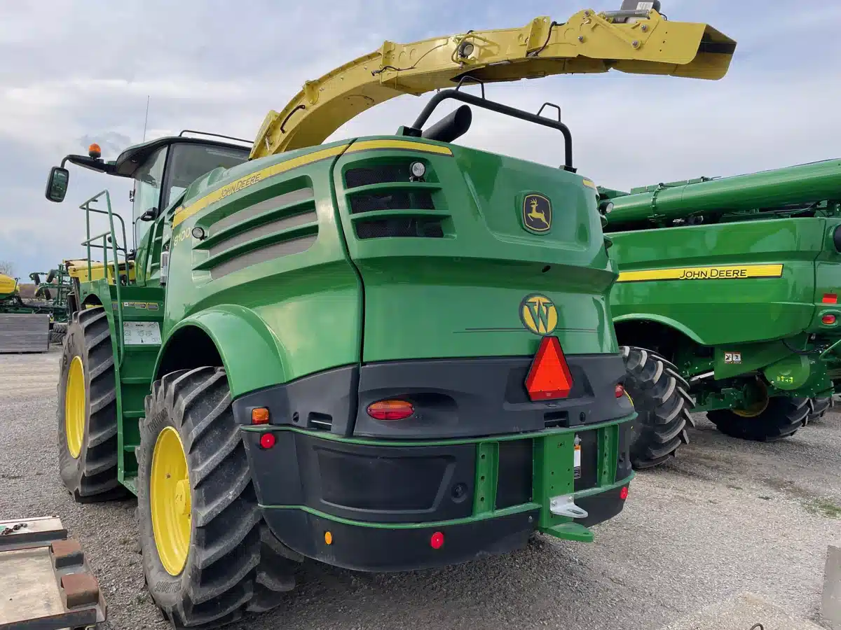 Gallery image 2 for Used 2019 John Deere 8100 Forage Harvester