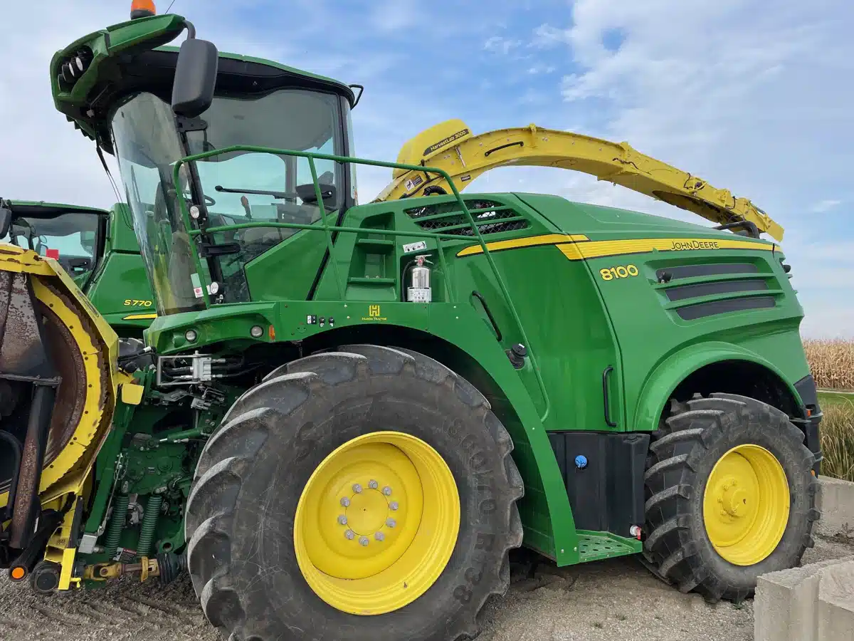 Gallery image 1 for Used 2019 John Deere 8100 Forage Harvester