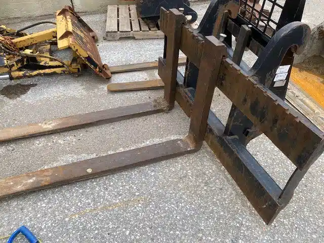 Gallery image 1 for Used Caterpillar 54" Attachment