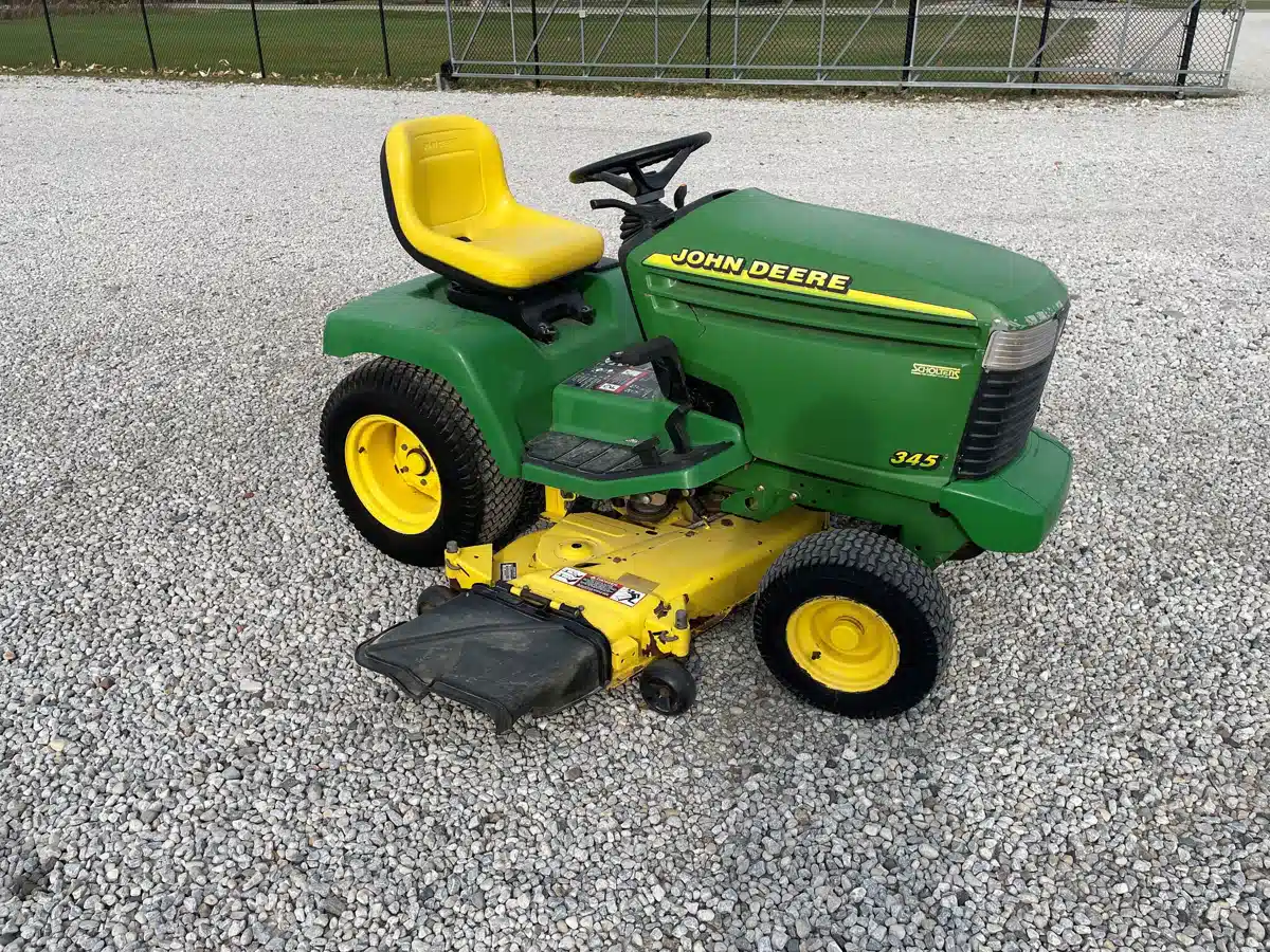 Used 1999 John Deere 345 Lawn Tractor