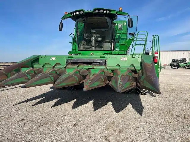 Gallery image 1 for Used 1985 John Deere 643 Header - Row Crop