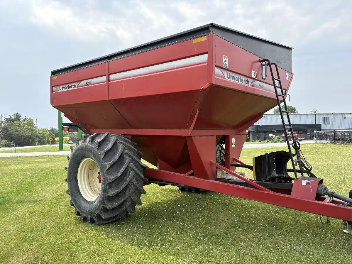 Gallery image 1 for Used 2013 Unverferth 8250 Grain Cart