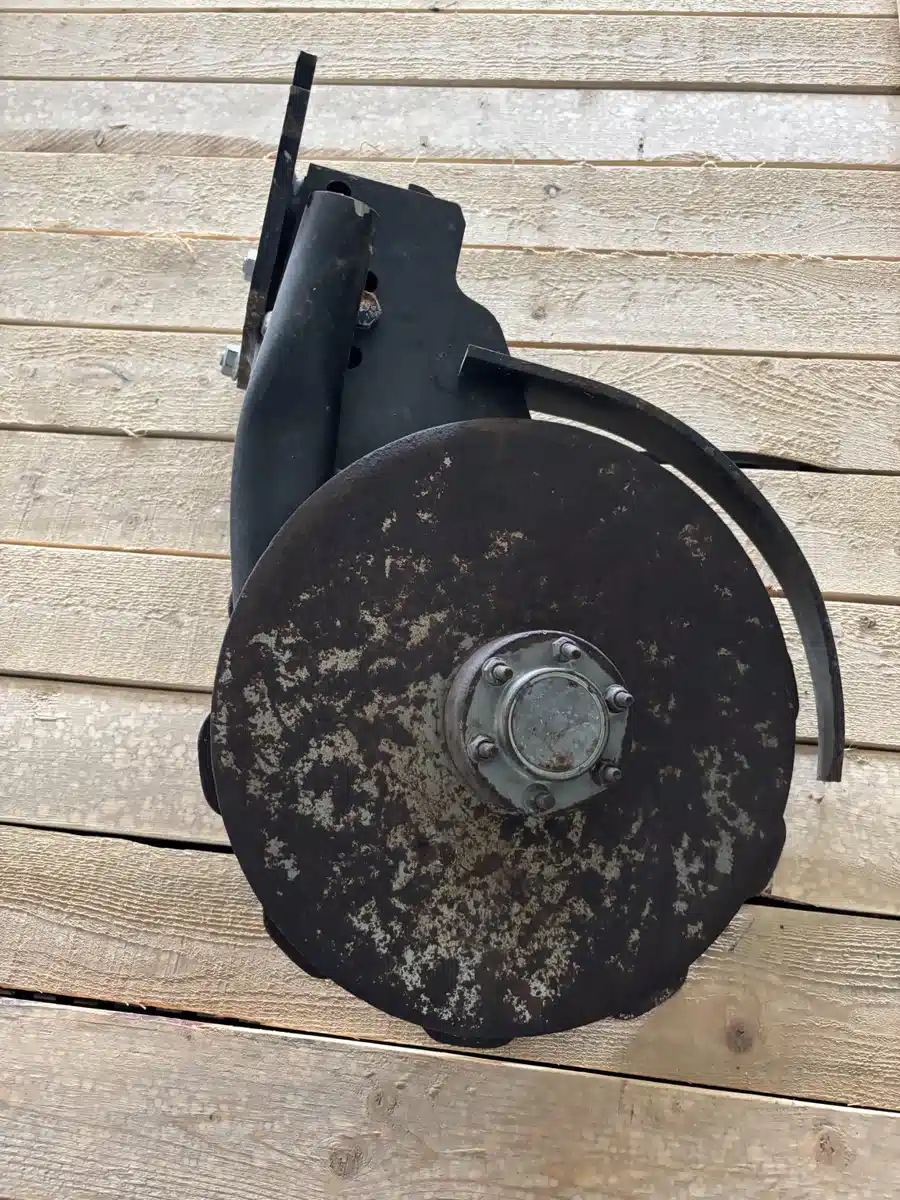 Gallery image 1 for Used John Deere YETTER ROW MOUNT Planter