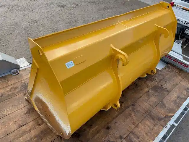 Gallery image 2 for Used John Deere 2YD Bucket