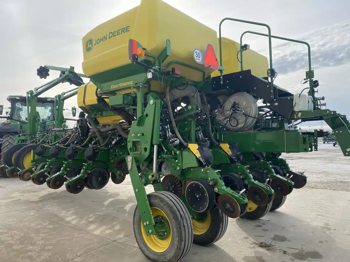 Gallery image 2 for Used 2022 John Deere 1775NT Planter