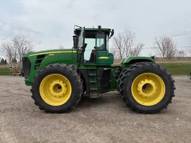 Gallery image 1 for Used 2010 John Deere 9530 Tractor