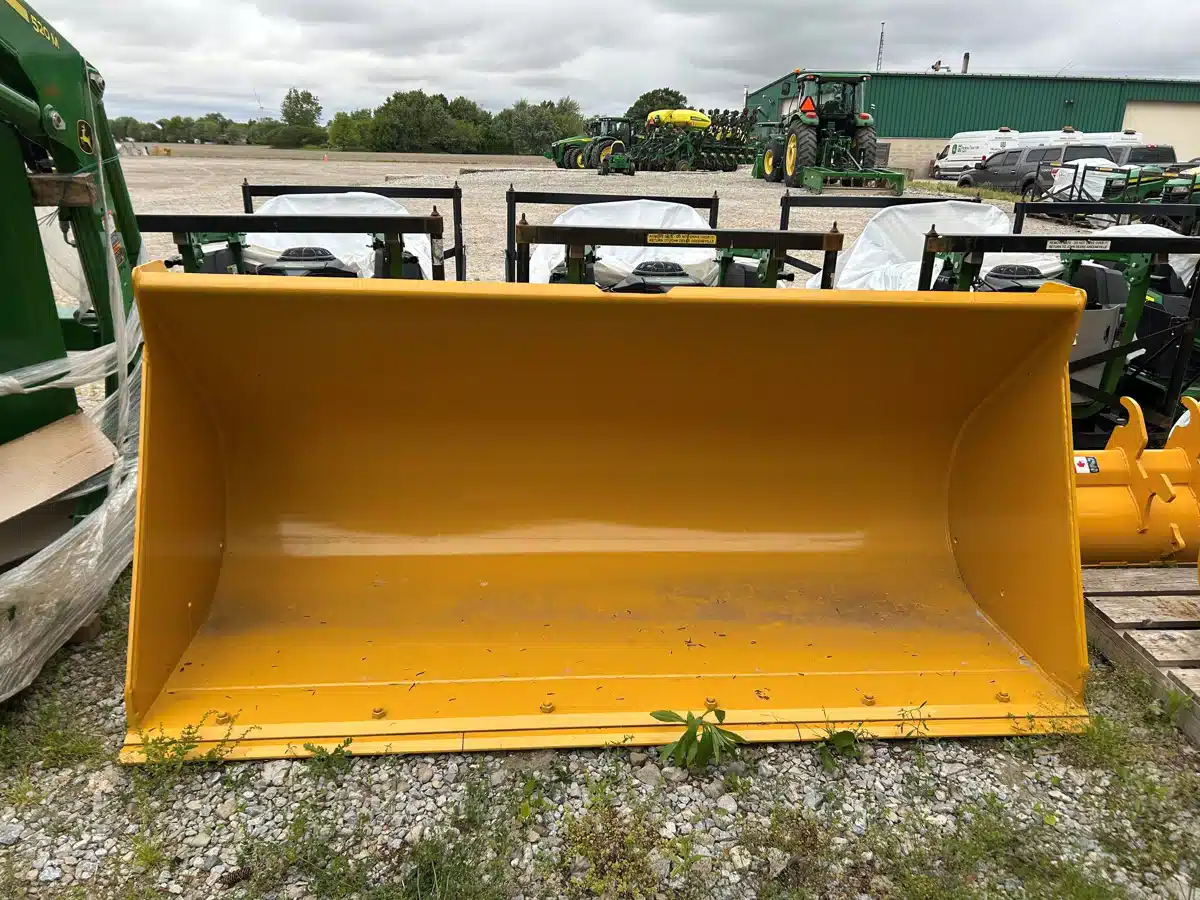 Gallery image 2 for Used John Deere 2.0 YD Bucket