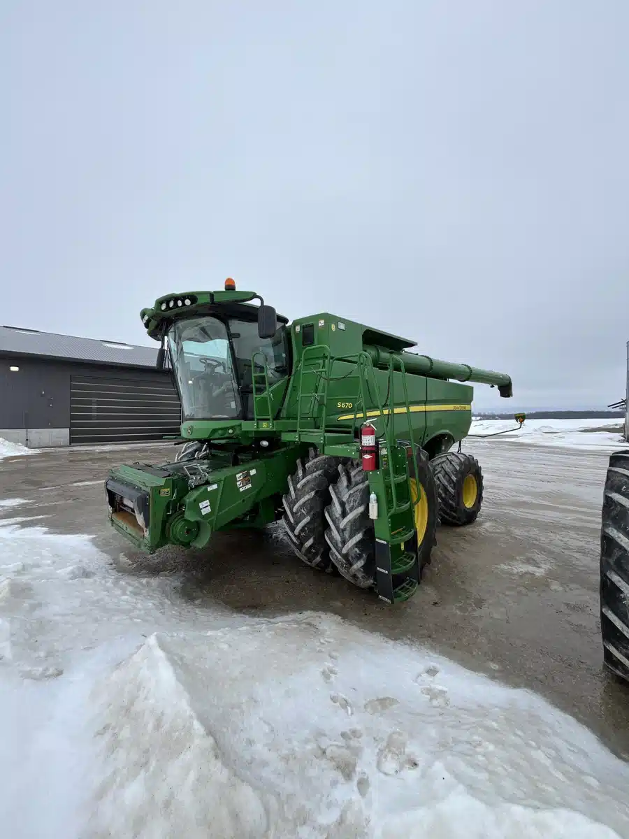 Gallery image 2 for Used 2017 John Deere S670 Combine