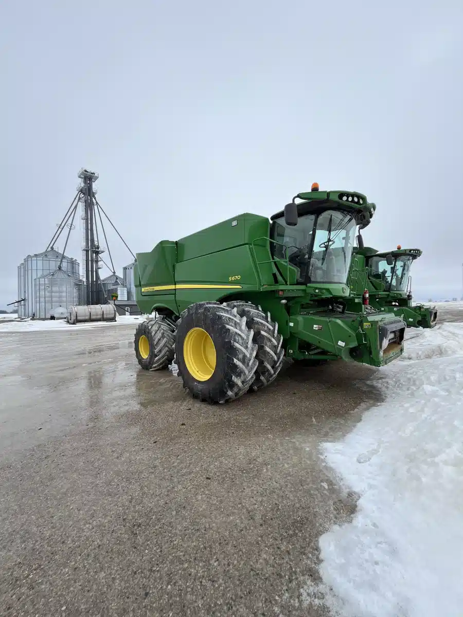 Gallery image 1 for Used 2017 John Deere S670 Combine