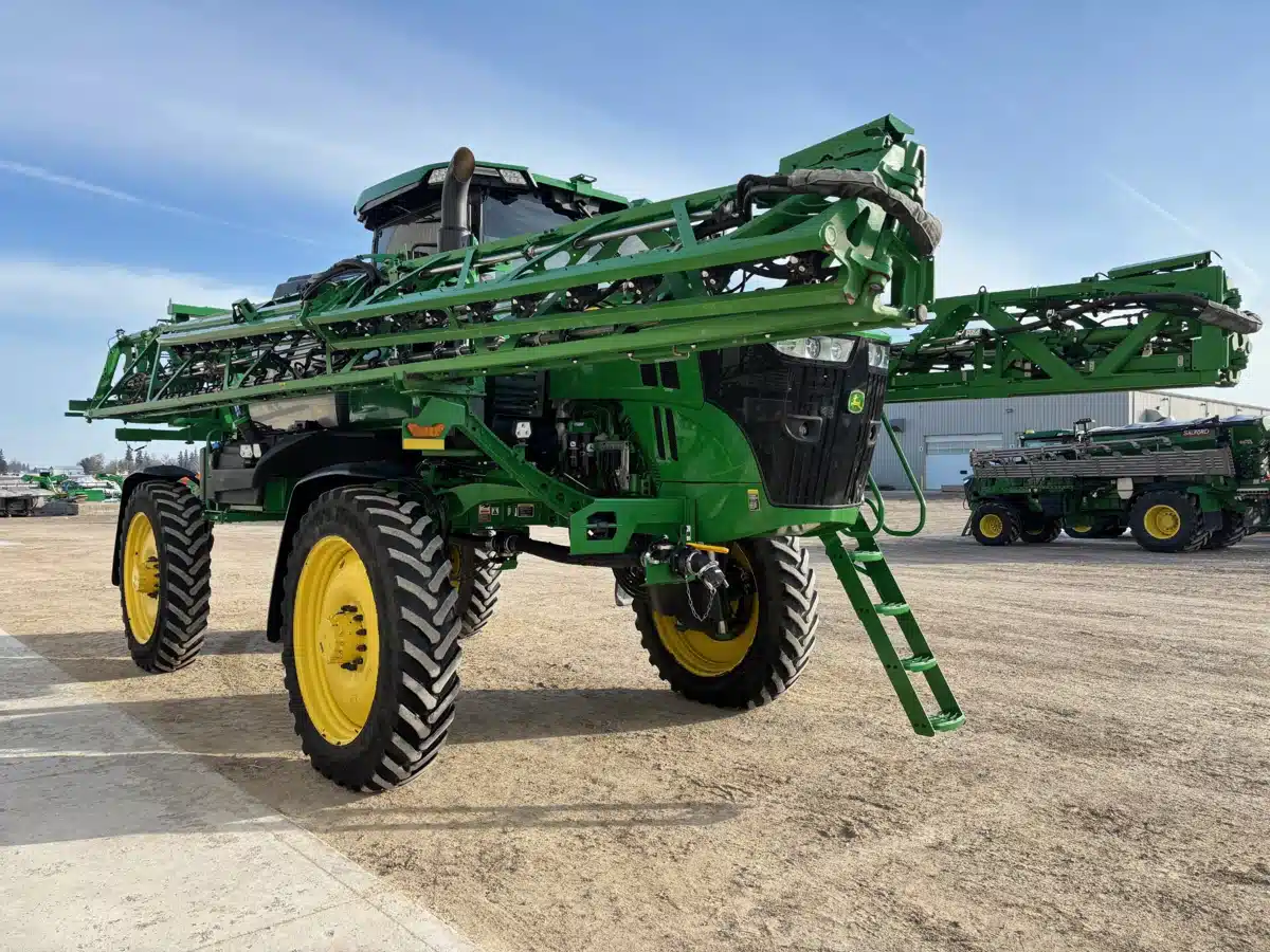 Gallery image 2 for Used 2022 John Deere 412R Sprayer - Self Propelled