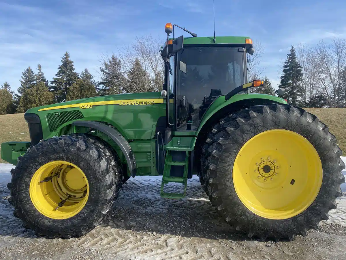 Gallery image 1 for Used 2003 John Deere 8220 Tractor