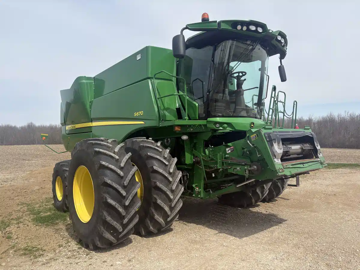 Gallery image 2 for Used 2017 John Deere S670 Combine
