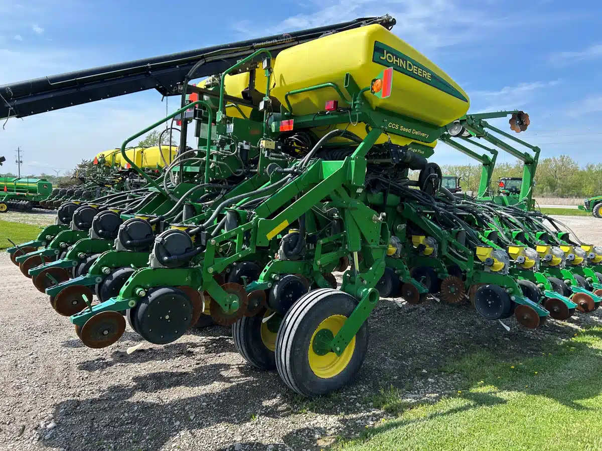 Gallery image 2 for Used 2012 John Deere 1790 Planter