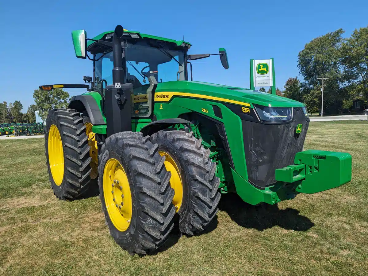 Gallery image 2 for Used 2024 John Deere 8R 250 Tractor