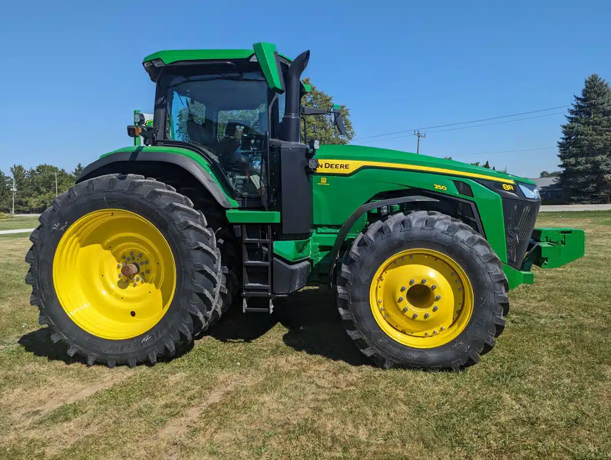 Gallery image 1 for Used 2024 John Deere 8R 250 Tractor
