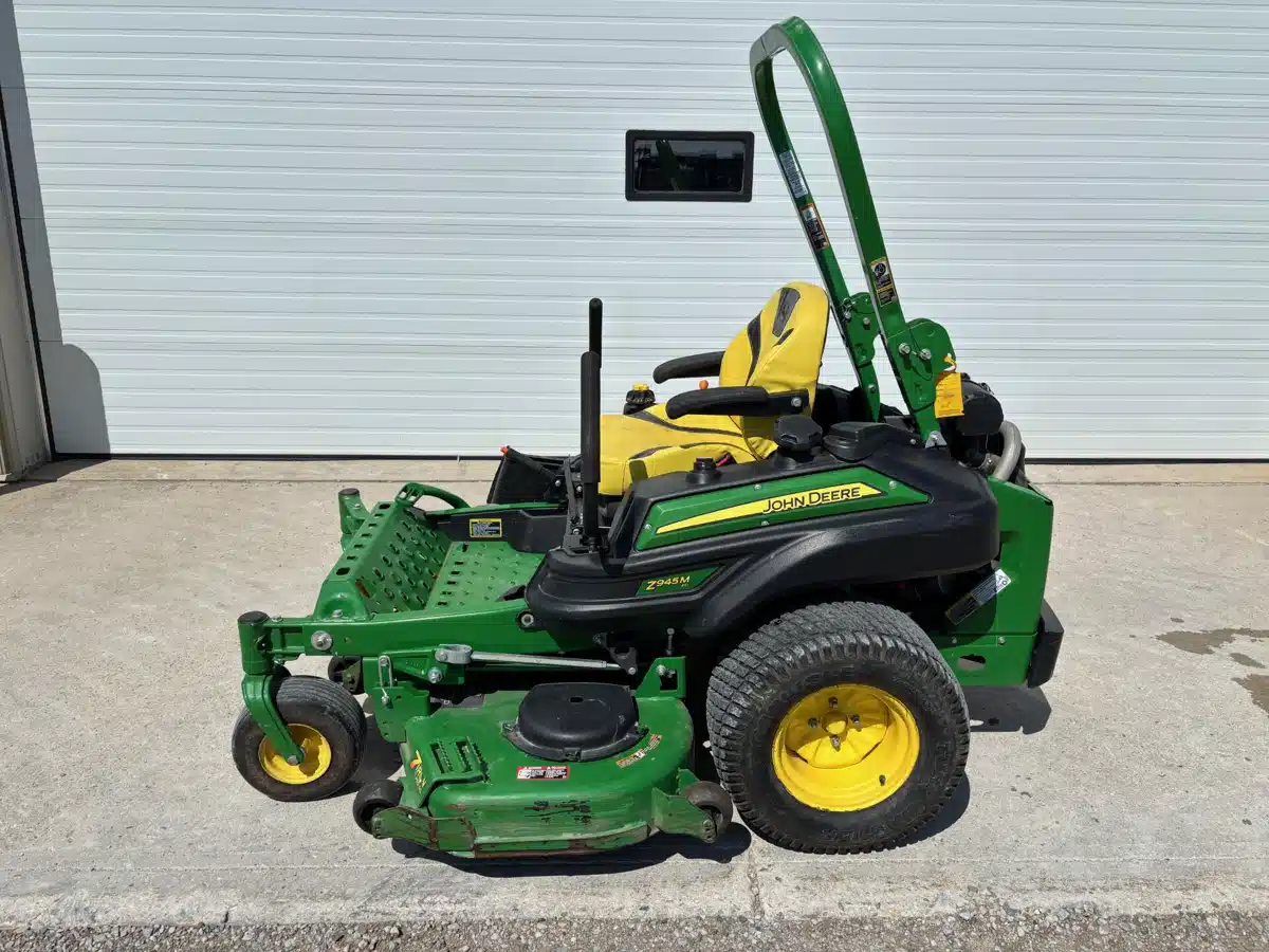 Gallery image 2 for 2018 John Deere Z945M Mower - Zero Turn