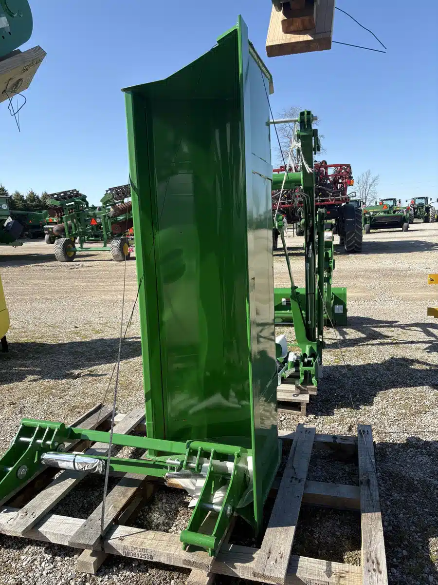 Gallery image 1 for Used John Deere 73" Tractor Loader