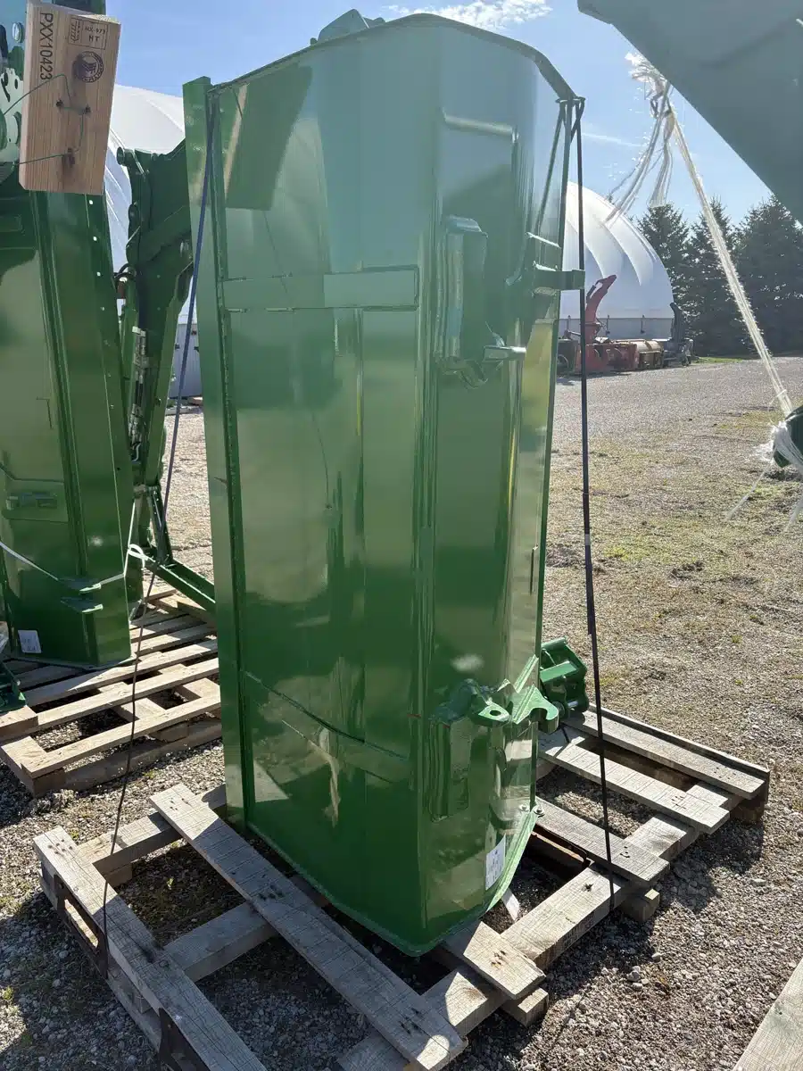 Gallery image 2 for Used John Deere 73" Tractor Loader