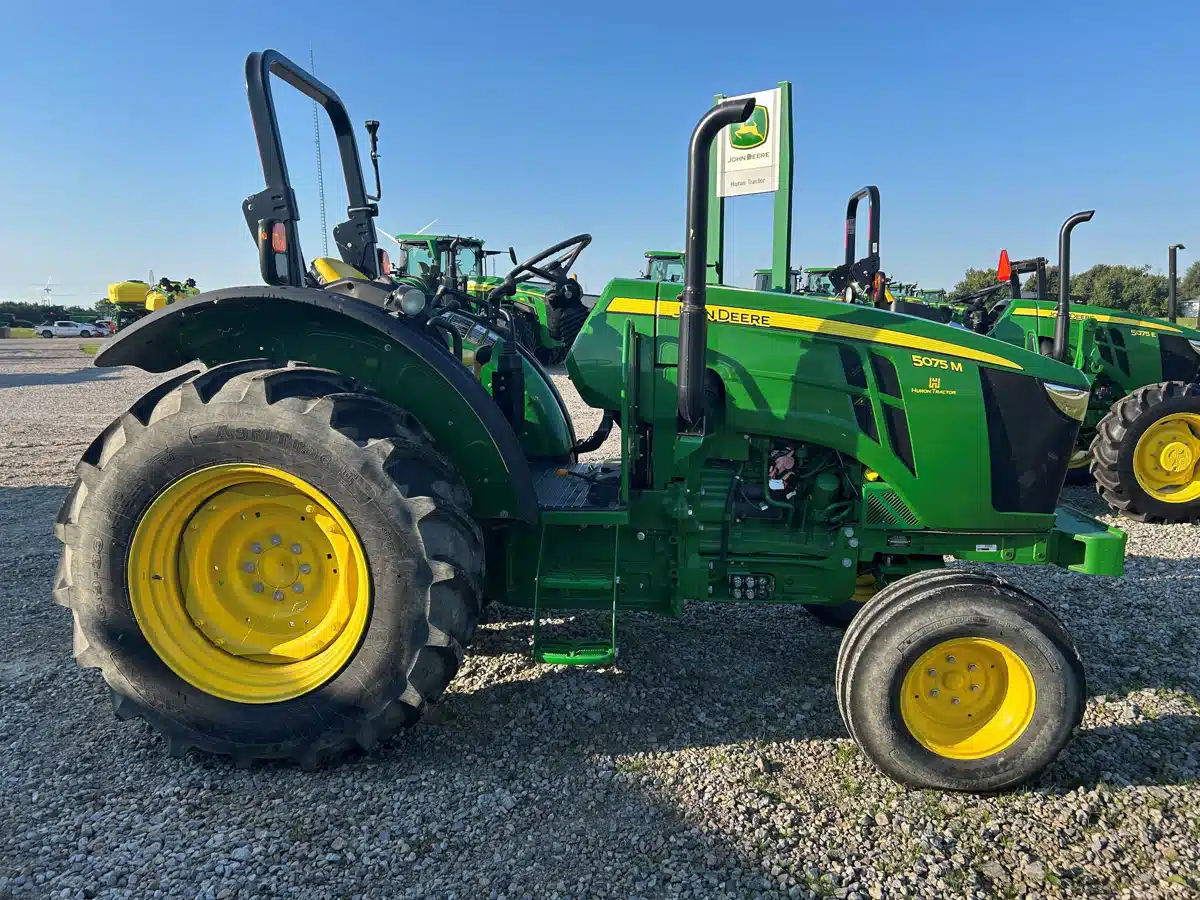 Gallery image 1 for Used 2022 John Deere 5075M Tractor