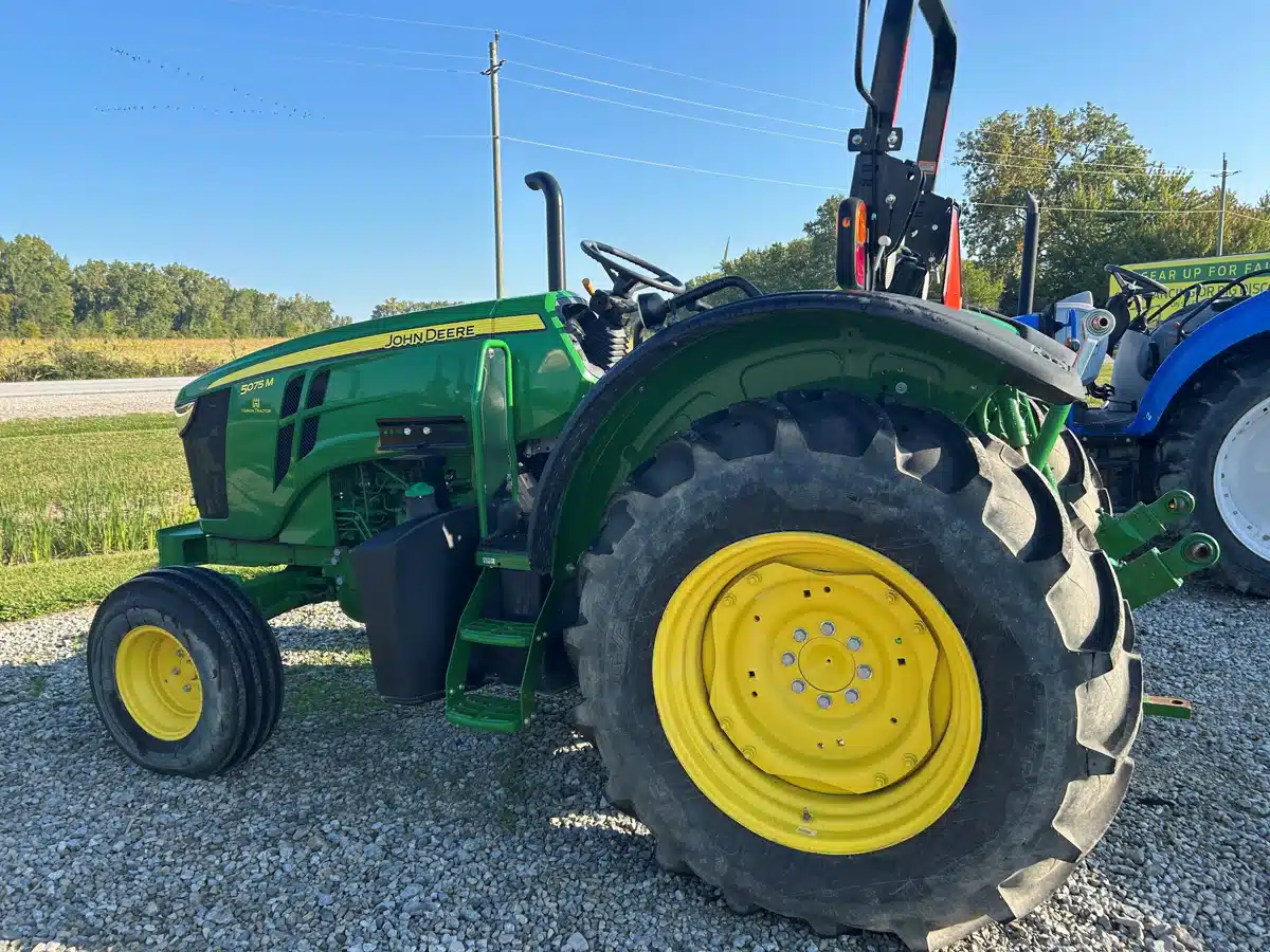 Gallery image 2 for Used 2022 John Deere 5075M Tractor