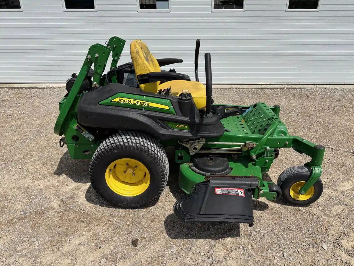 Gallery image 2 for Used 2013 John Deere Z915B Mower - Zero Turn