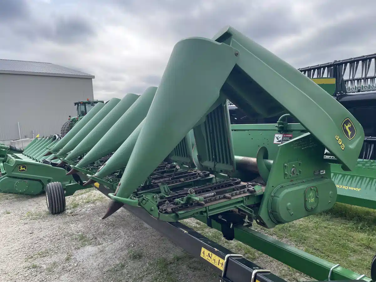 Gallery image 1 for Used 2004 John Deere 693 Header - Row Crop