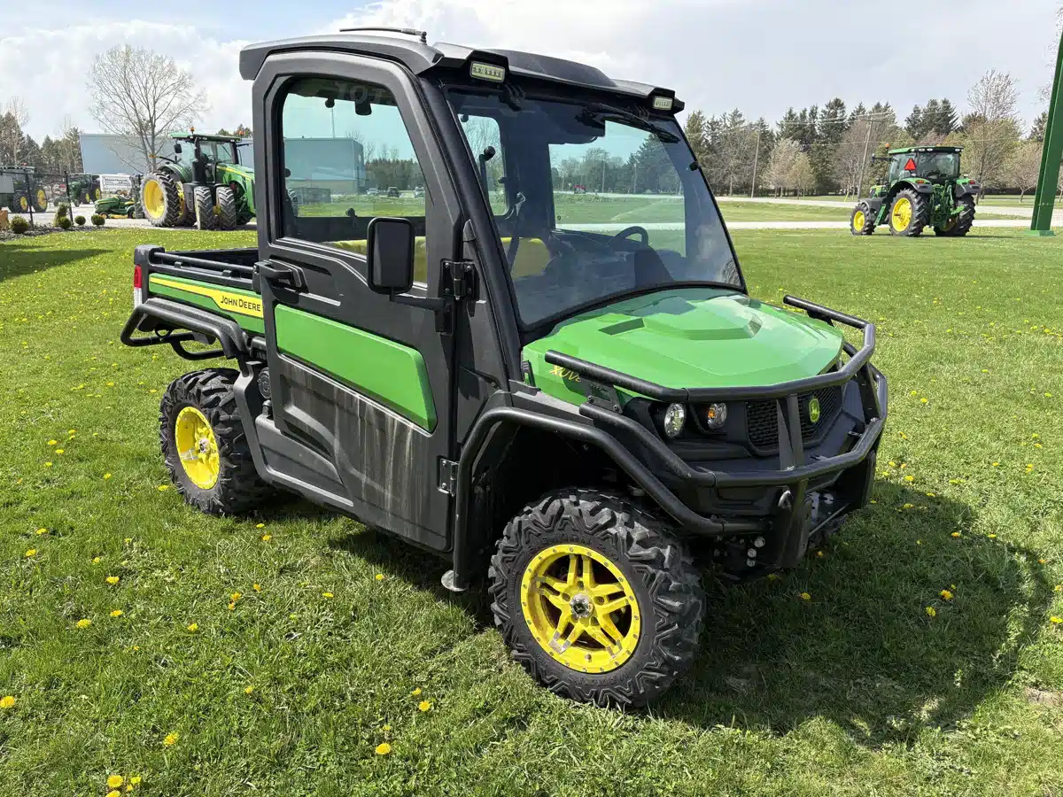 Gallery image 1 for Used 2022 John Deere XUV 835M Utility Vehicle