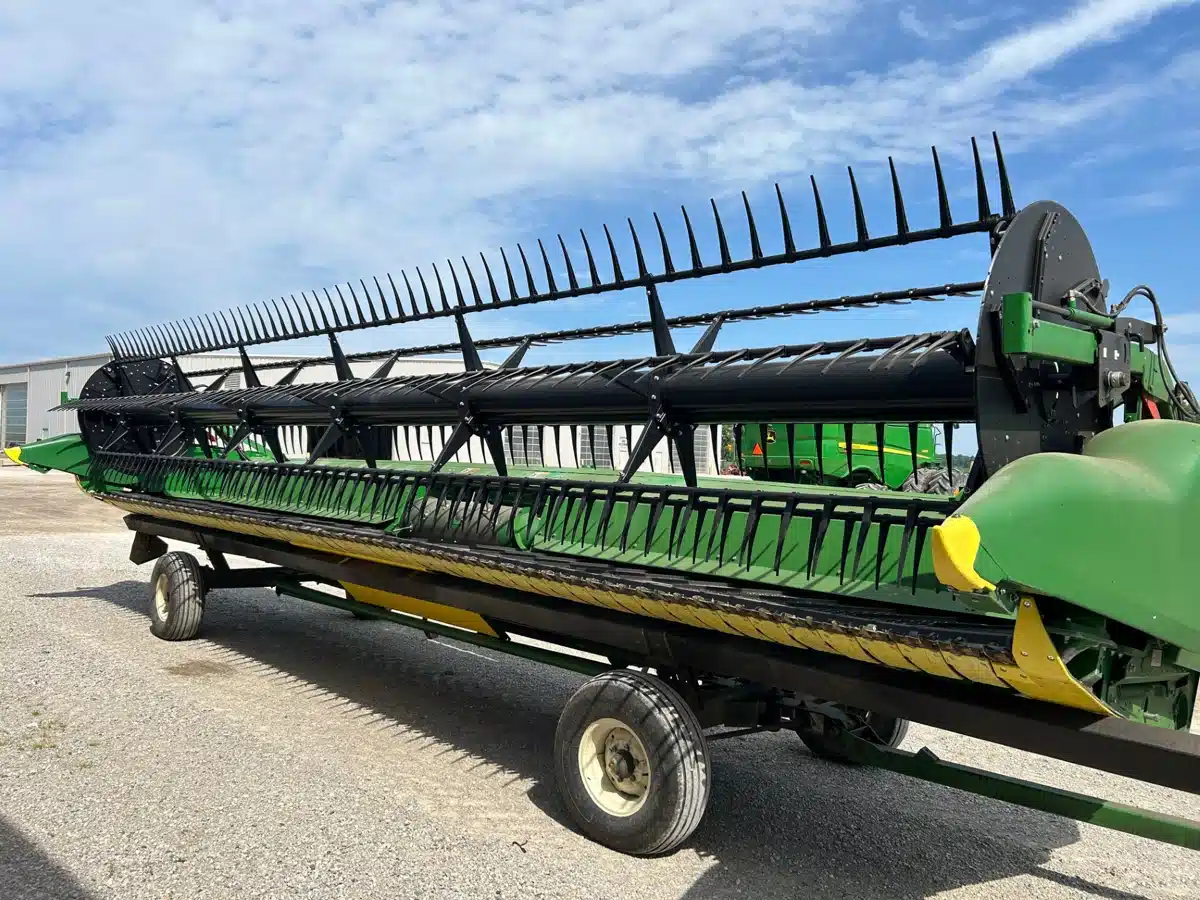 Gallery image 1 for Used 2023 John Deere RD30F Header Combine