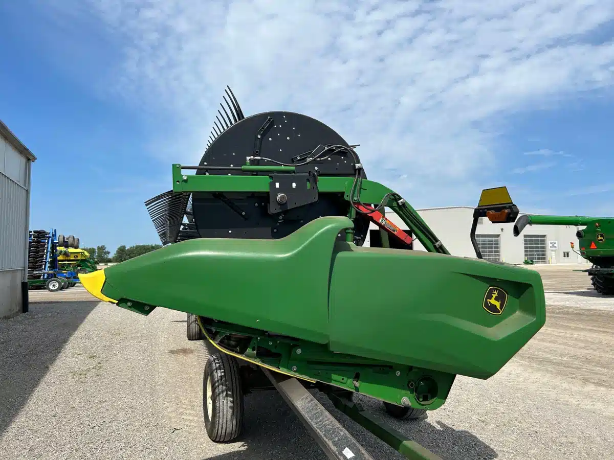 Gallery image 2 for Used 2023 John Deere RD30F Header Combine