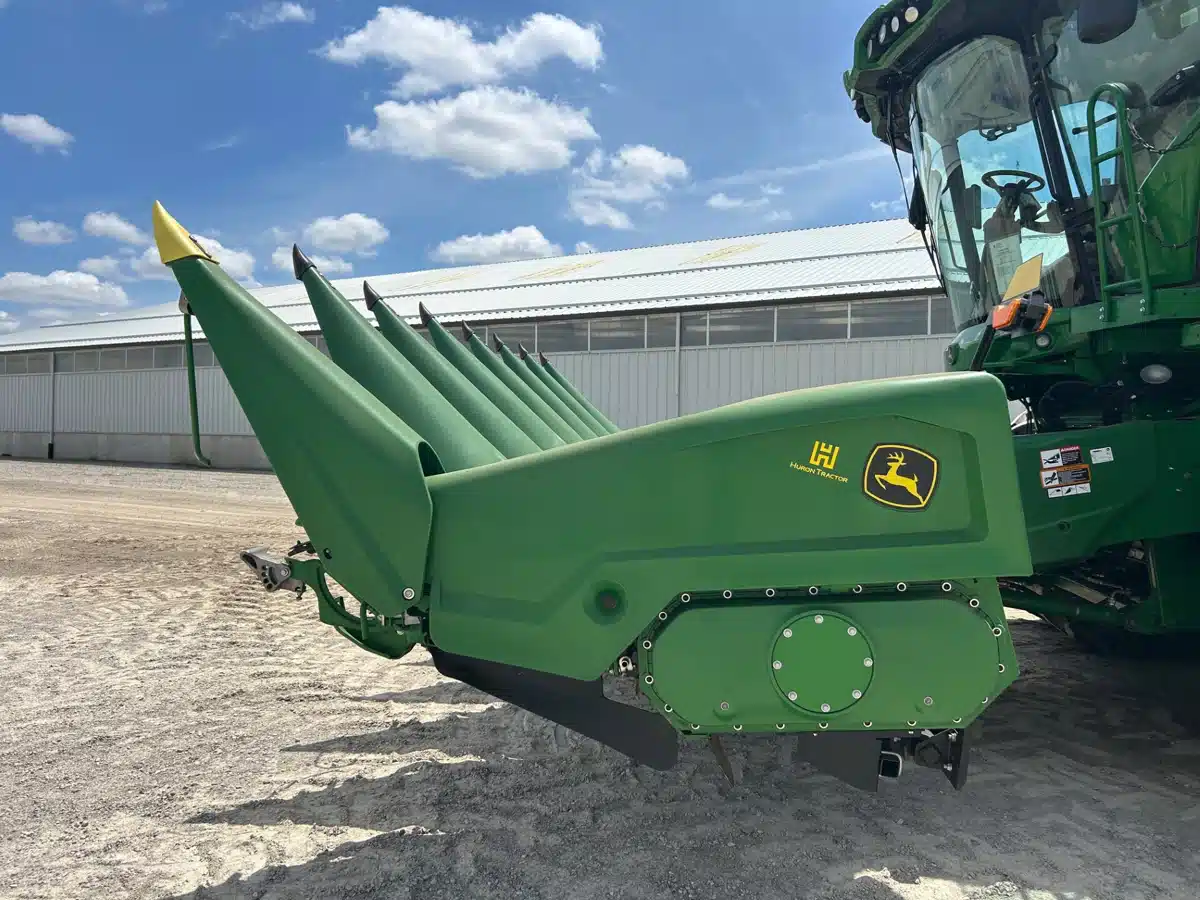 Gallery image 2 for Used 2022 John Deere C8R Header - Row Crop