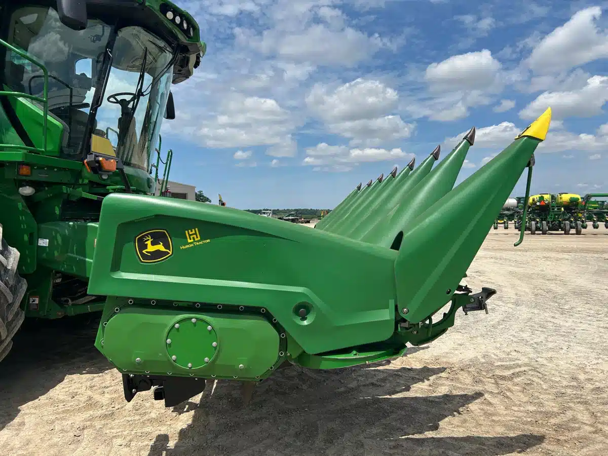 Gallery image 1 for Used 2022 John Deere C8R Header - Row Crop